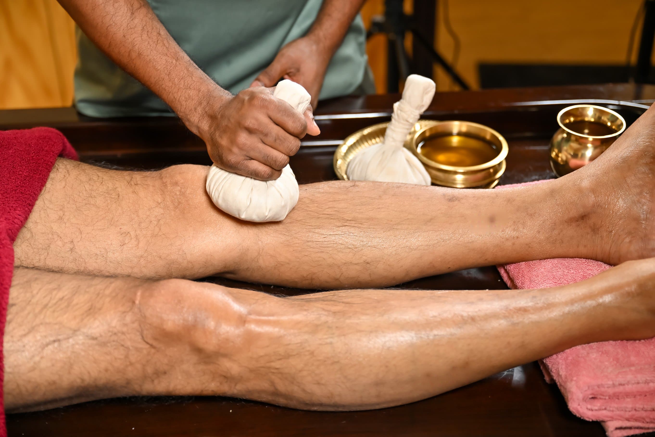 Leg and Foot Massage with Kizhi image